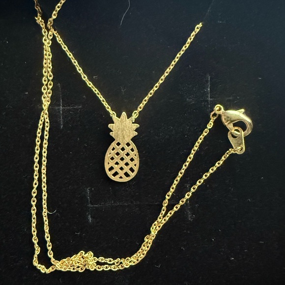 Gold Pineapple Pendant Necklace 🌊beach proof tarnish resistant. - Picture 2 of 3